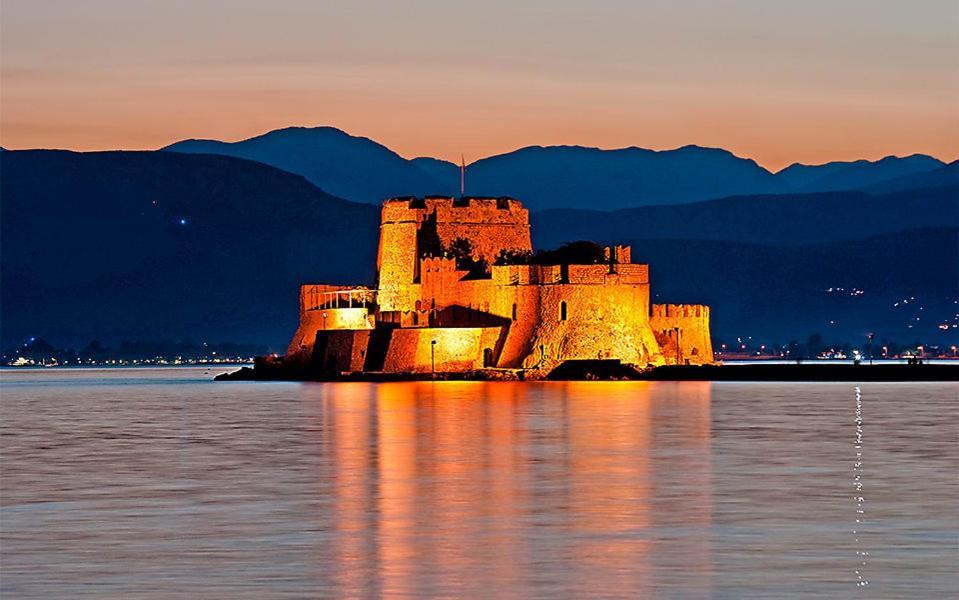 Апартаменты Marina'S Bright Getaway - Nafplio Center House Экстерьер фото